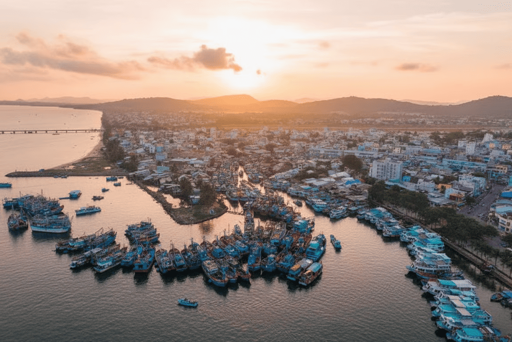The Duong Dong River is also an ideal spot to catch the sunset and observe local fishing life before heading to the night market